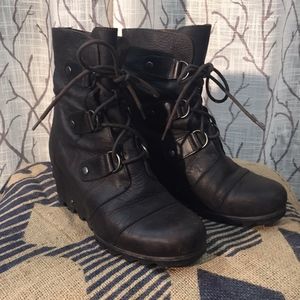 Sorel leather lace up wedge boot